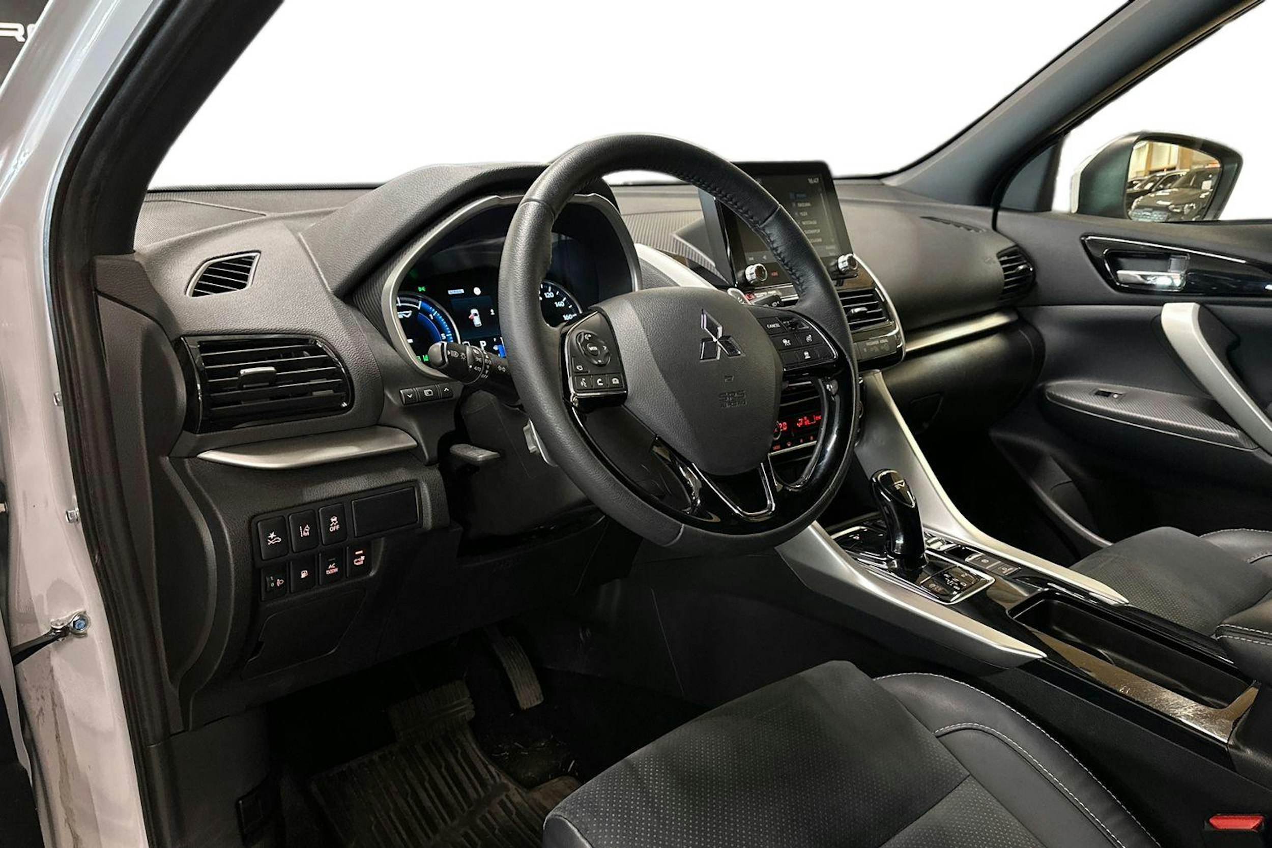 valkoinen Mitsubishi Eclipse Cross 2023 kuva 3.