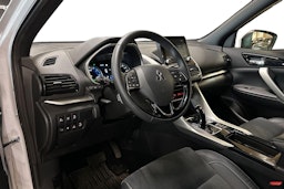 valkoinen Mitsubishi Eclipse Cross 2023 kuva 3.