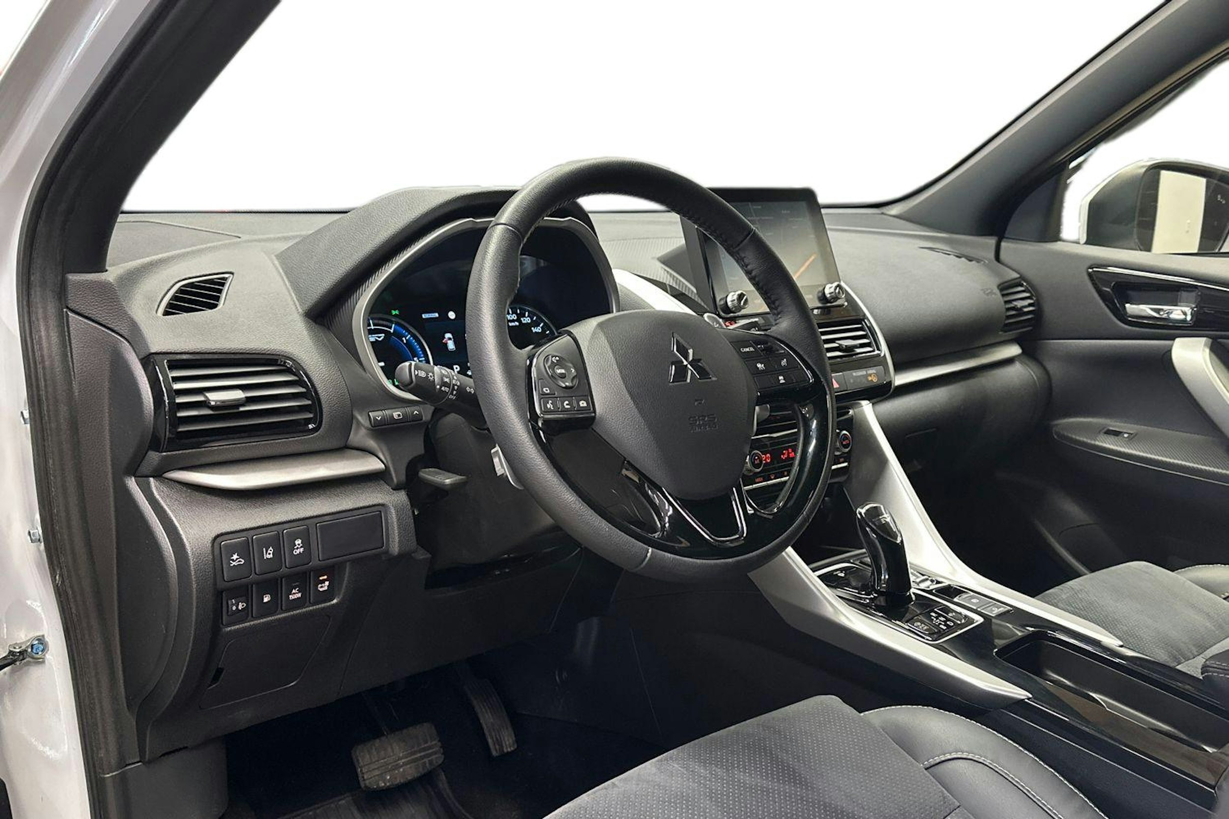 valkoinen Mitsubishi Eclipse Cross 2023 kuva 7.
