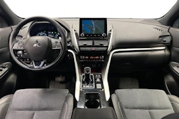 valkoinen Mitsubishi Eclipse Cross 2023 kuva 9.