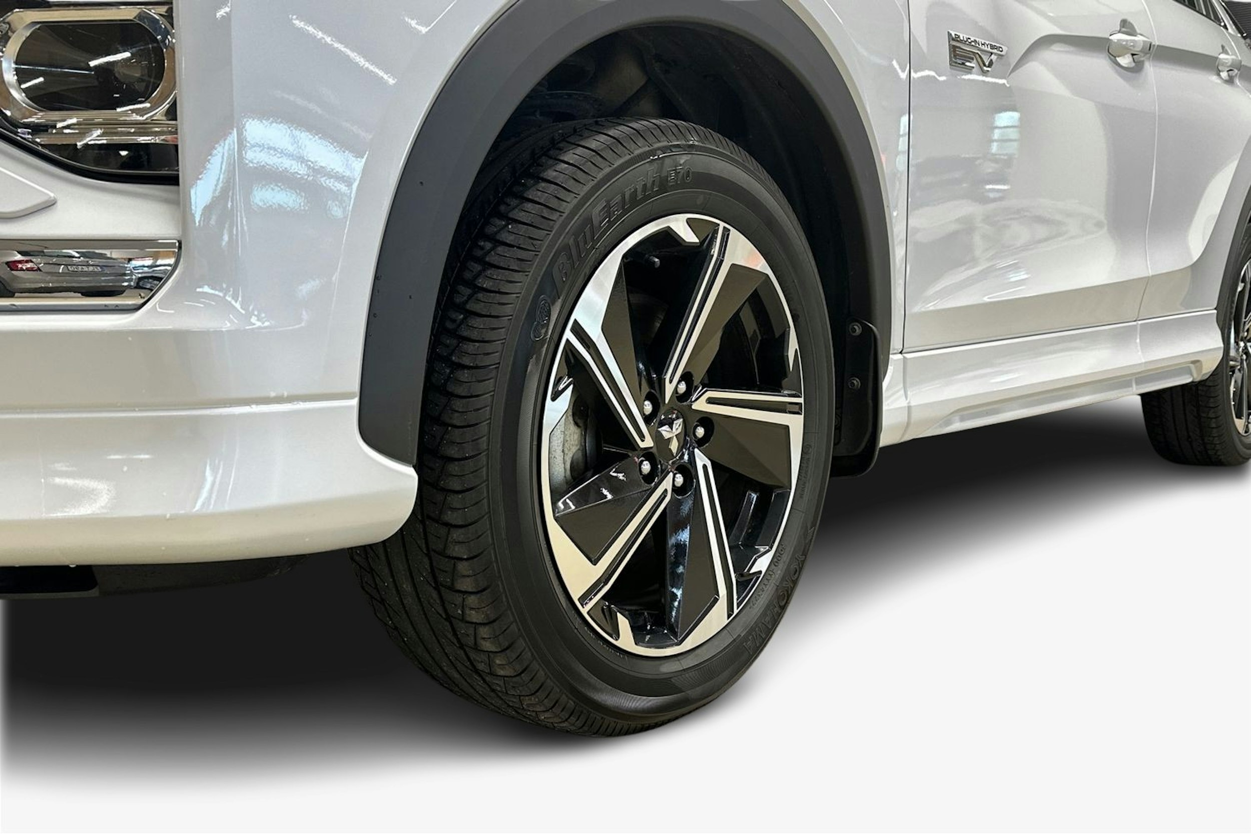 valkoinen Mitsubishi Eclipse Cross 2023 kuva 11.