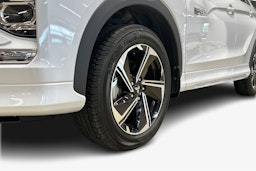 valkoinen Mitsubishi Eclipse Cross 2023 kuva 11.