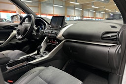 valkoinen Mitsubishi Eclipse Cross 2023 kuva 14.