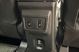 valkoinen Mitsubishi Eclipse Cross 2023 kuva 17.