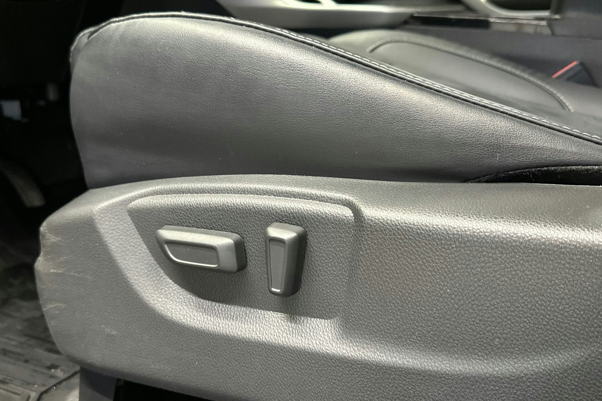 valkoinen Mitsubishi Eclipse Cross 2023 kuva 19.