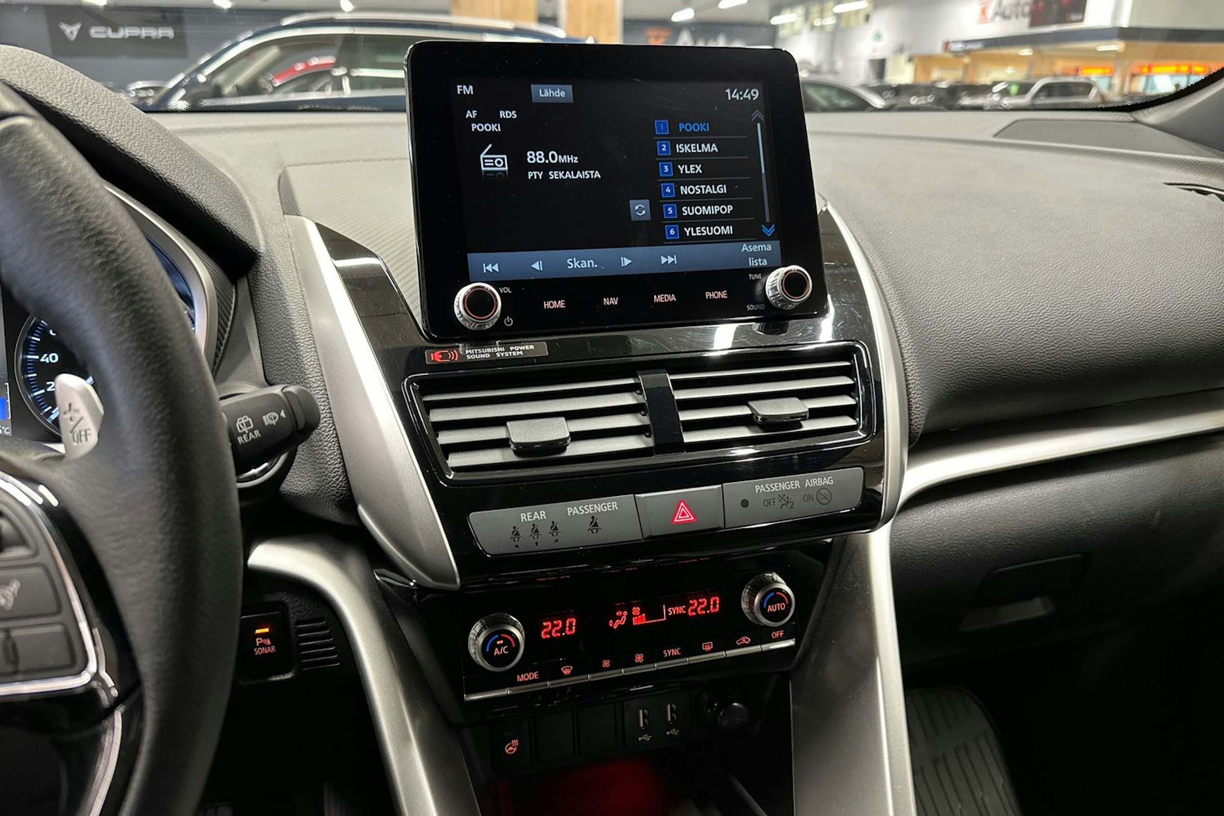 valkoinen Mitsubishi Eclipse Cross 2023 kuva 23.