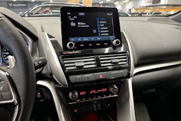 valkoinen Mitsubishi Eclipse Cross 2023 kuva 23.