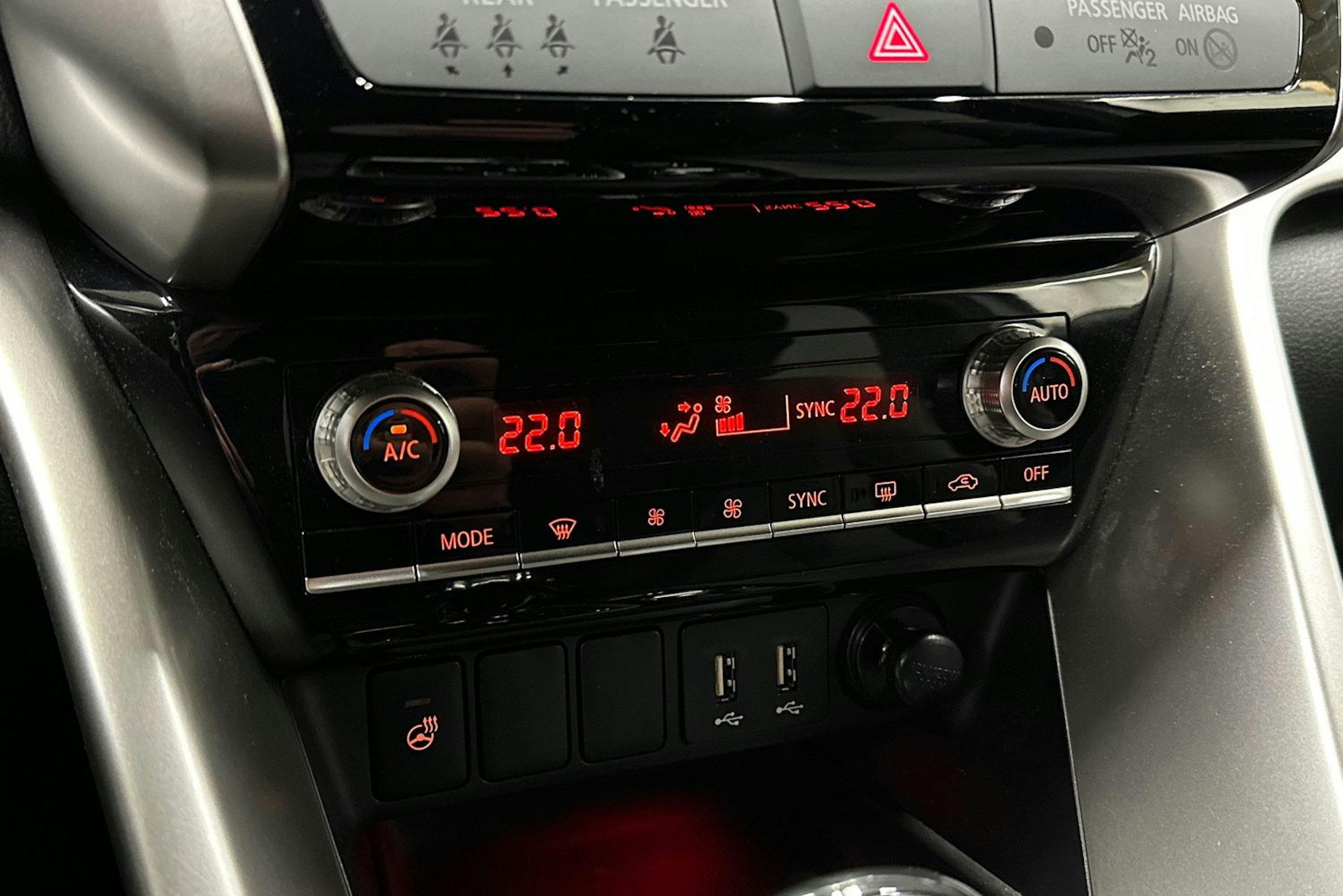 valkoinen Mitsubishi Eclipse Cross 2023 kuva 24.
