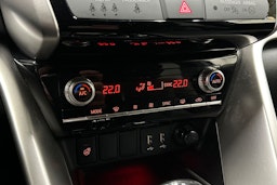 valkoinen Mitsubishi Eclipse Cross 2023 kuva 24.