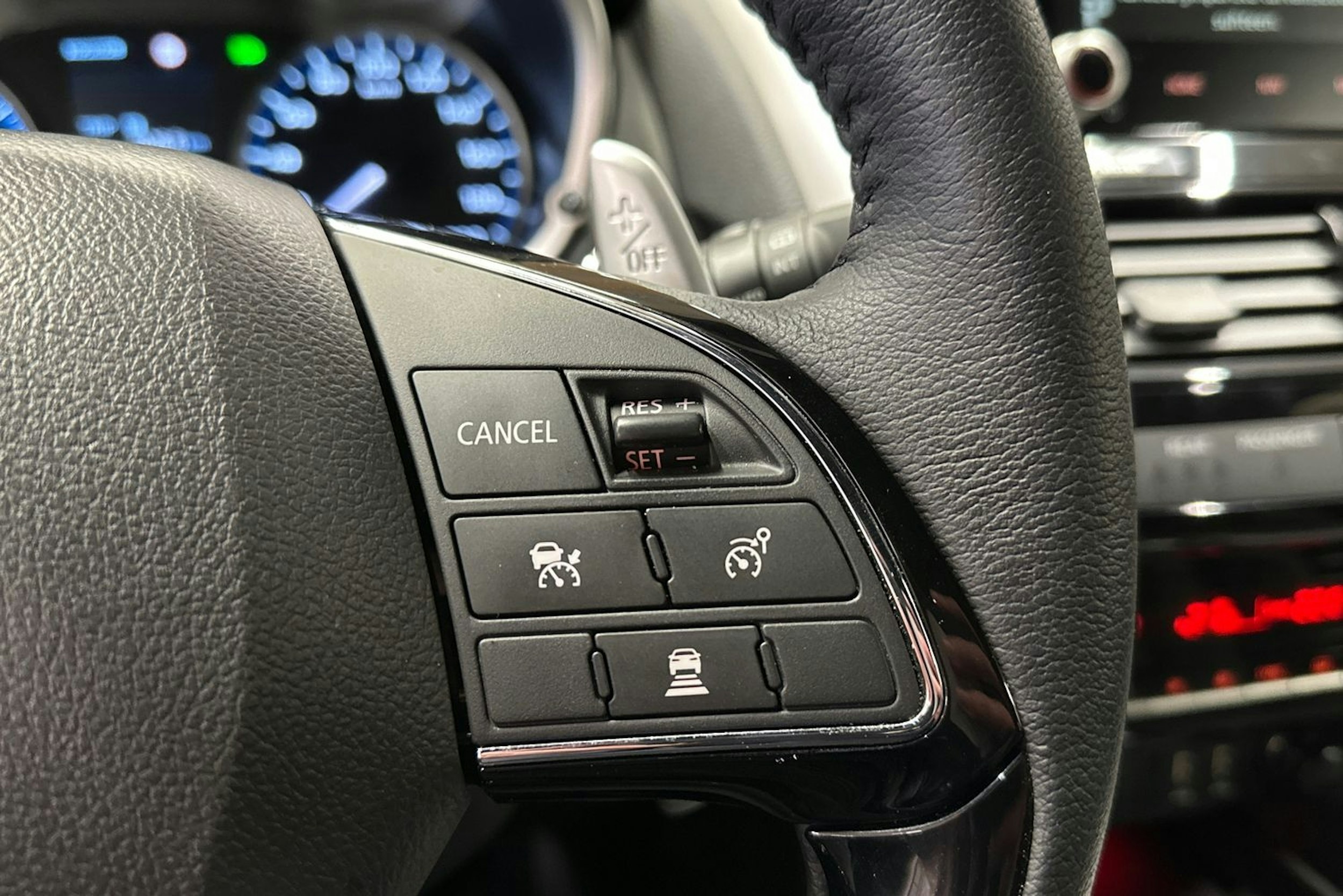 valkoinen Mitsubishi Eclipse Cross 2023 kuva 28.