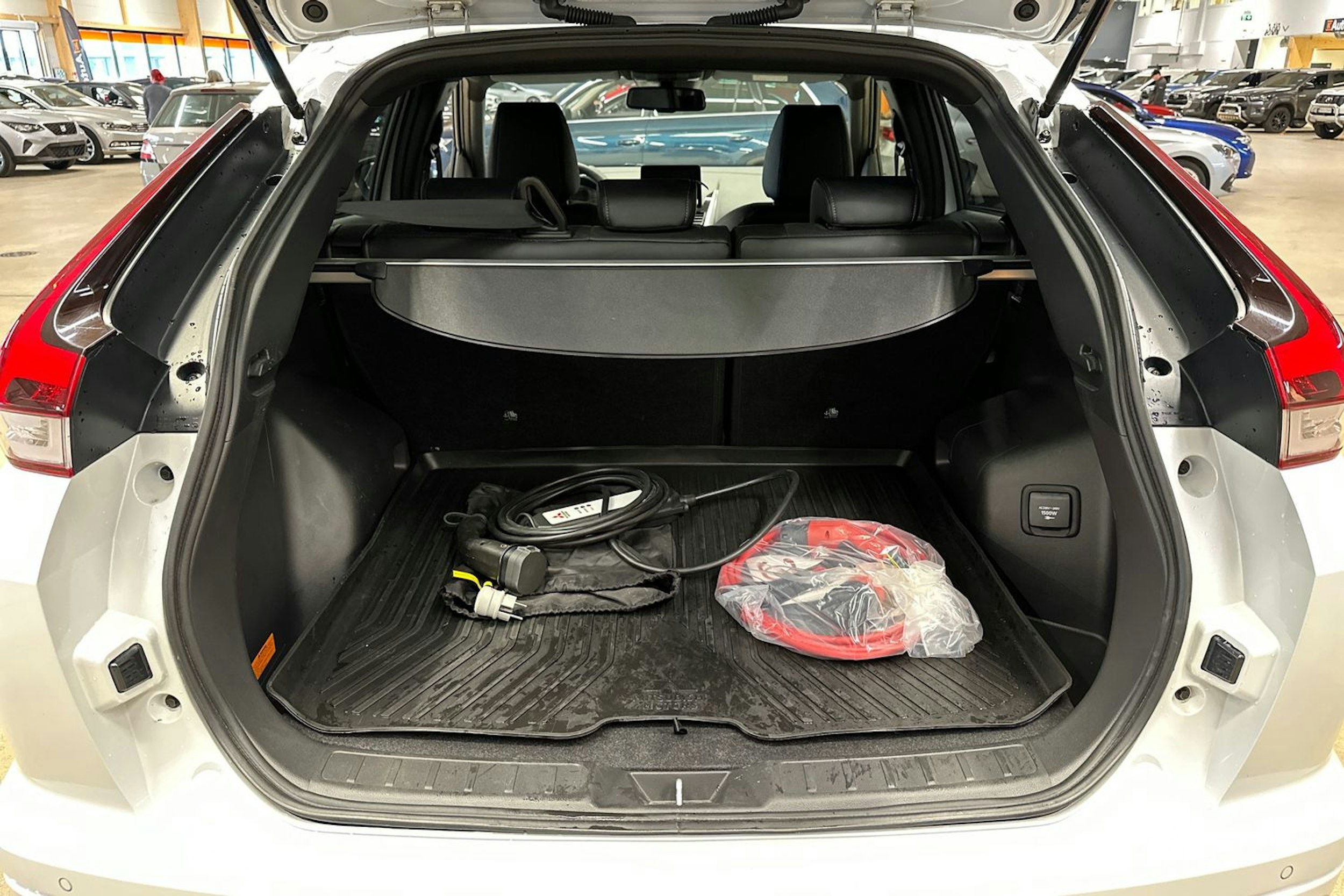 valkoinen Mitsubishi Eclipse Cross 2023 kuva 31.