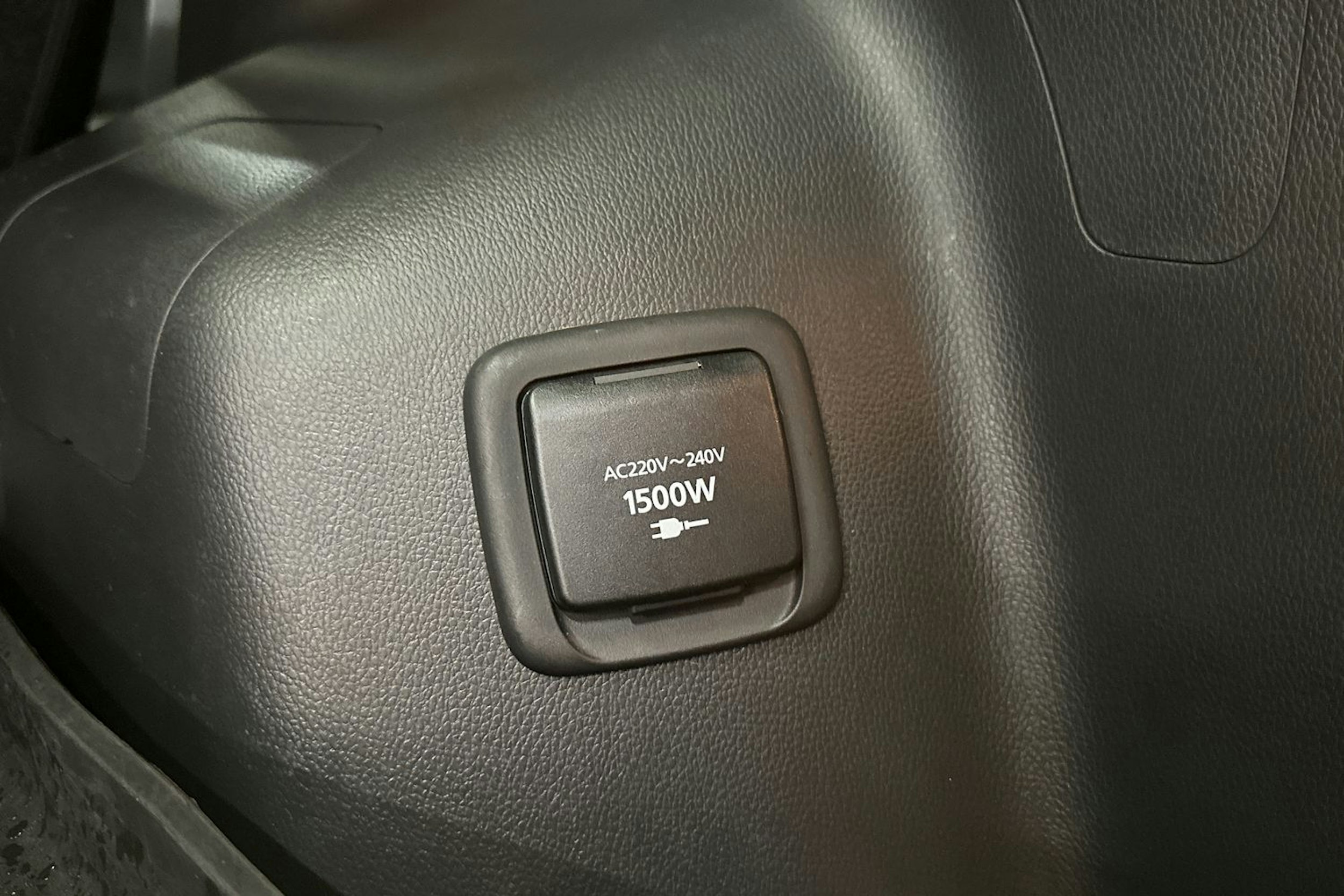 valkoinen Mitsubishi Eclipse Cross 2023 kuva 32.