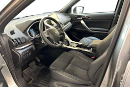 Harmaa Mitsubishi Eclipse Cross 2024 kuva 3.