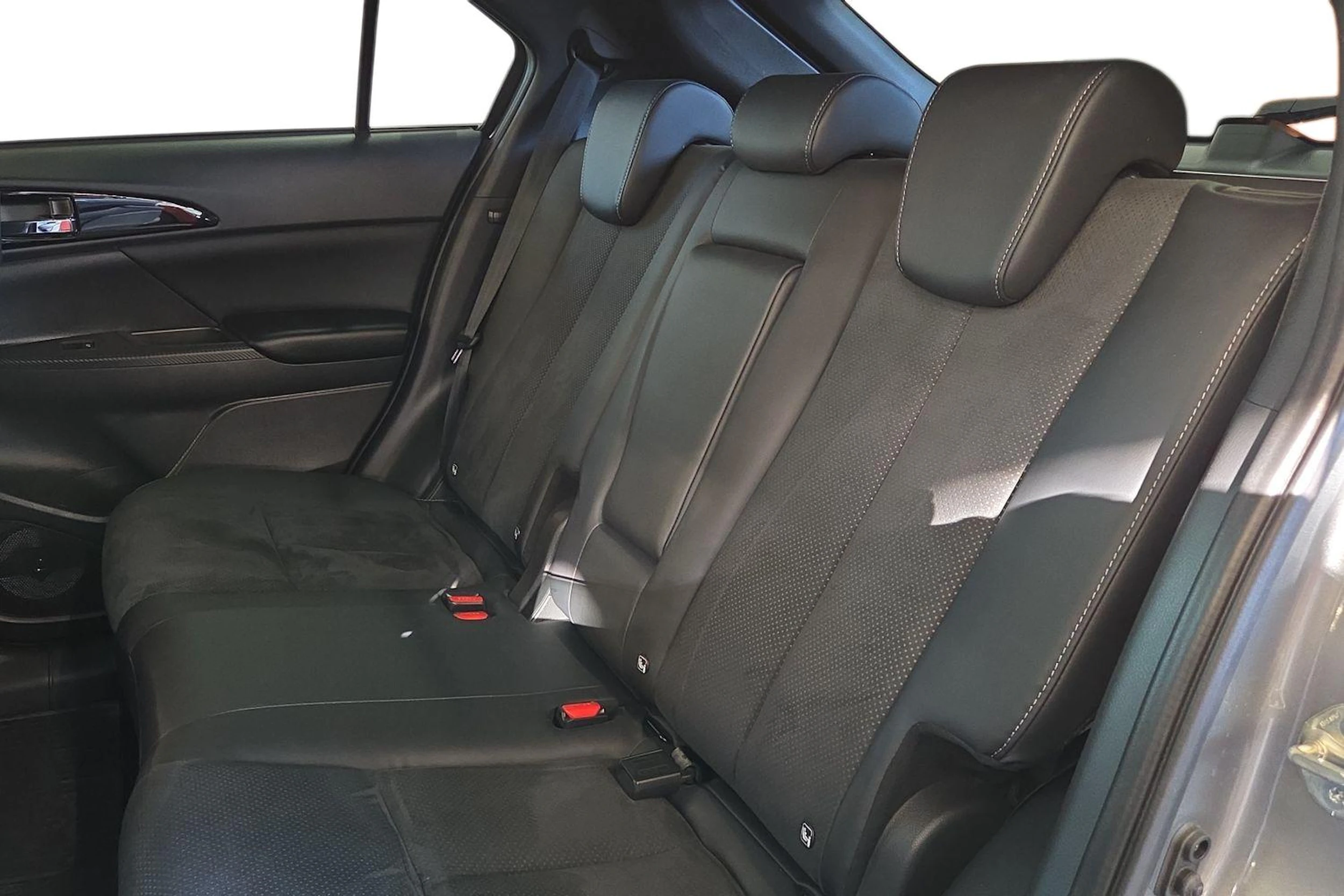 Harmaa Mitsubishi Eclipse Cross 2024 kuva 8.