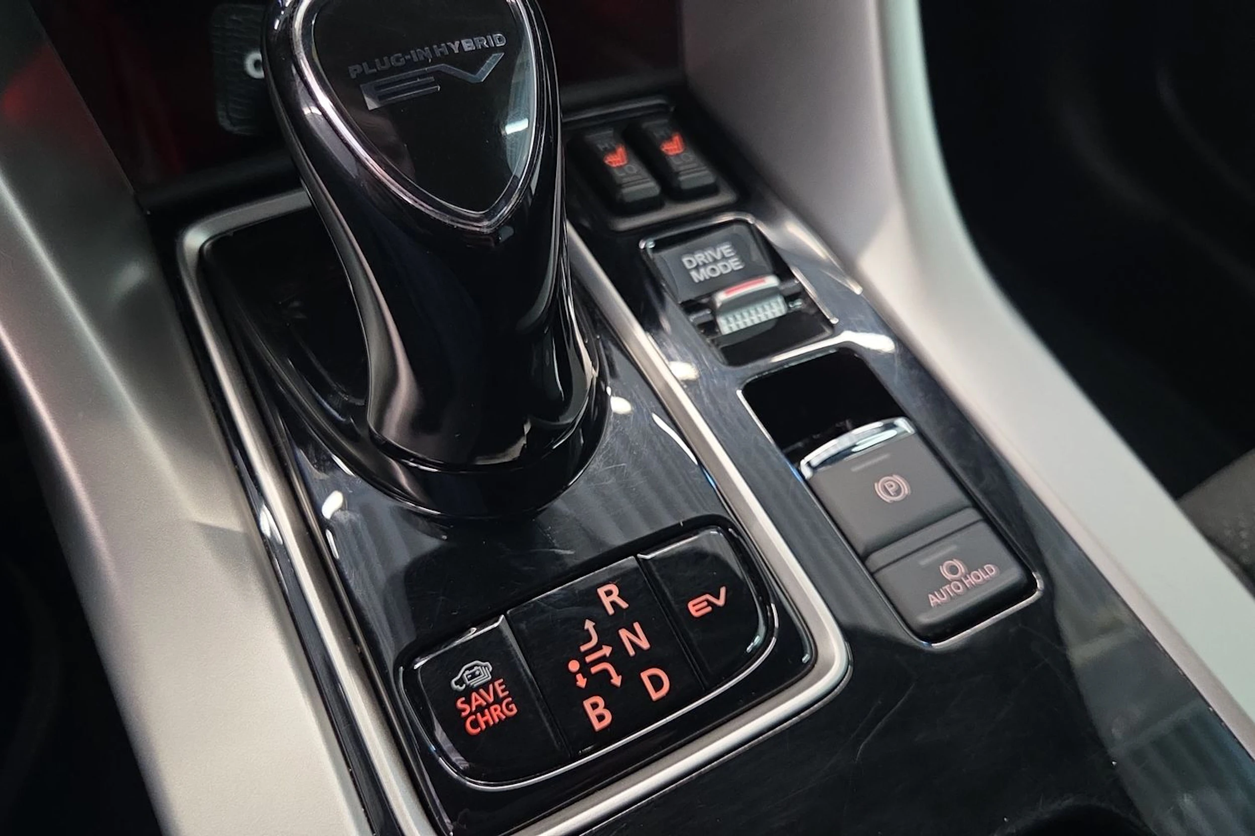 Harmaa Mitsubishi Eclipse Cross 2024 kuva 18.