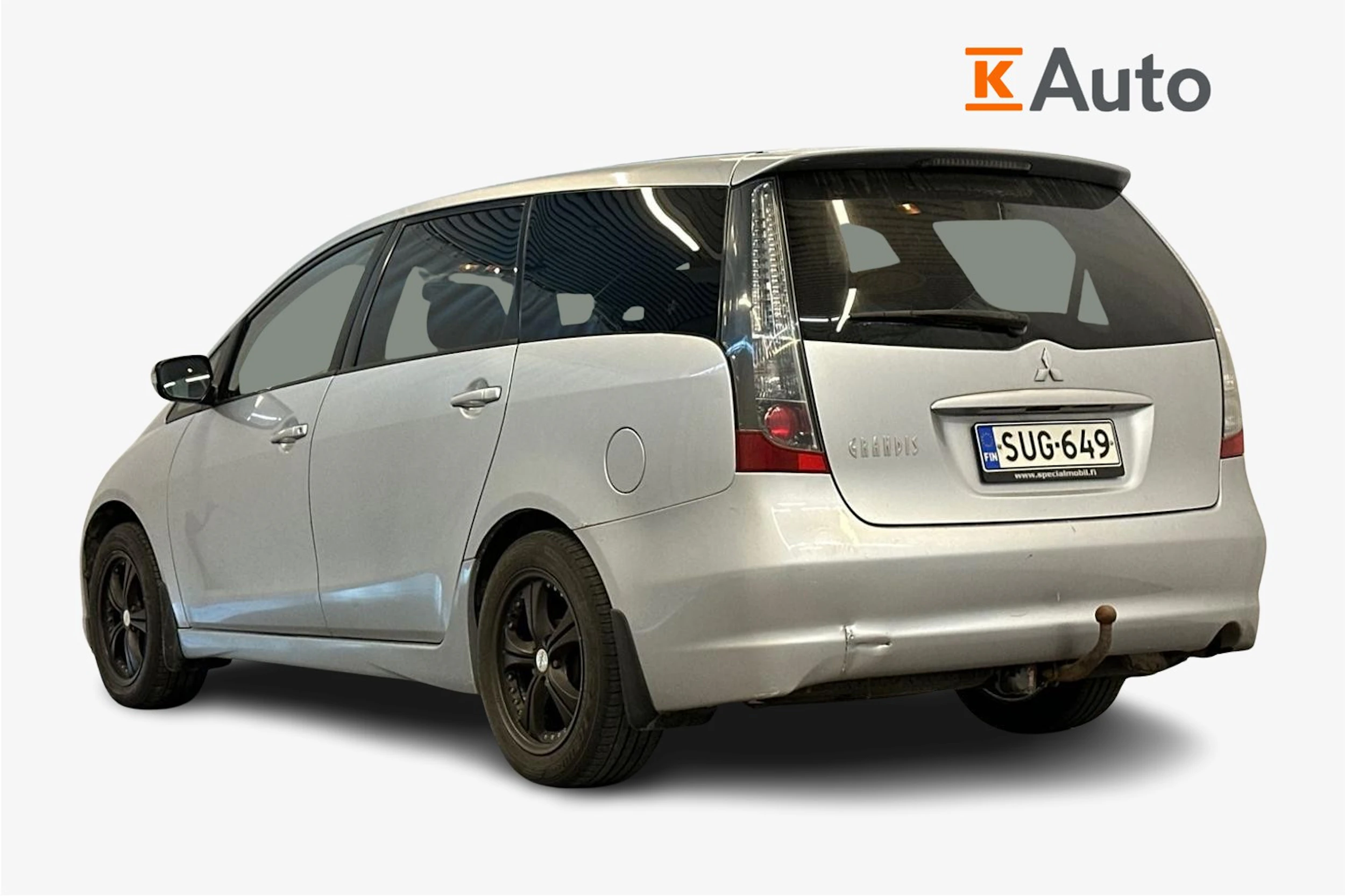 harmaa Mitsubishi Grandis 2004 kuva 2.