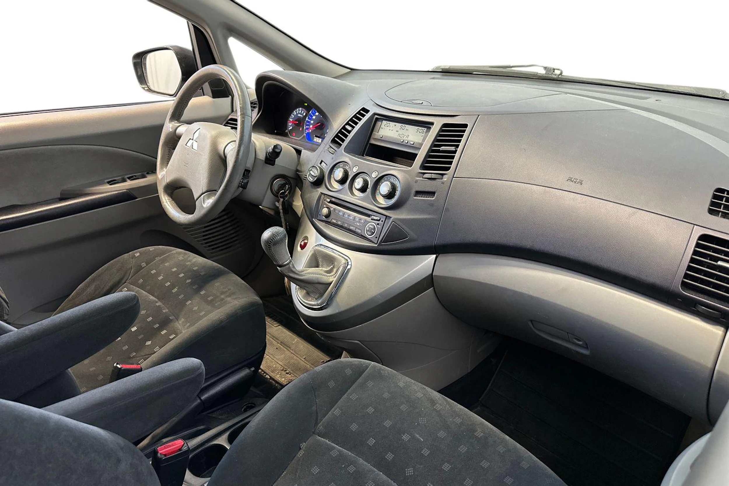 harmaa Mitsubishi Grandis 2004 kuva 7.