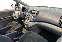 harmaa Mitsubishi Grandis 2004 kuva 7.