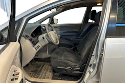 harmaa Mitsubishi Grandis 2004 kuva 9.