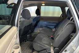 harmaa Mitsubishi Grandis 2004 kuva 10.