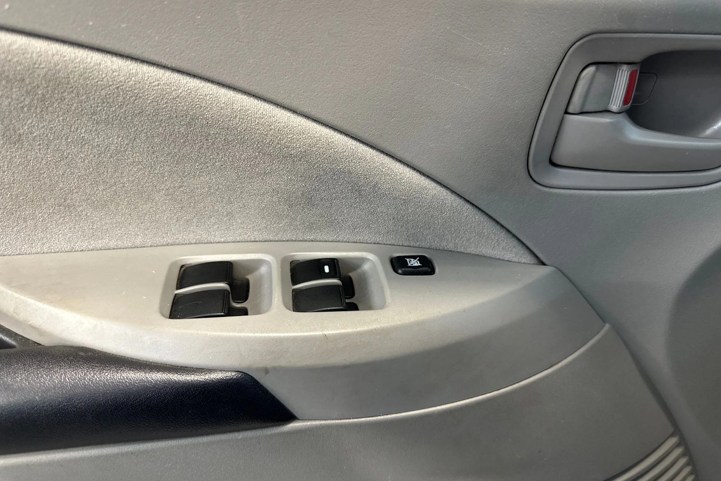 harmaa Mitsubishi Grandis 2004 kuva 14.