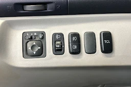 harmaa Mitsubishi Grandis 2004 kuva 15.