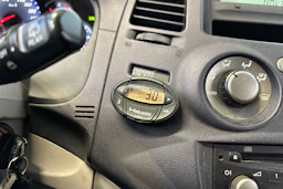 harmaa Mitsubishi Grandis 2004 kuva 18.