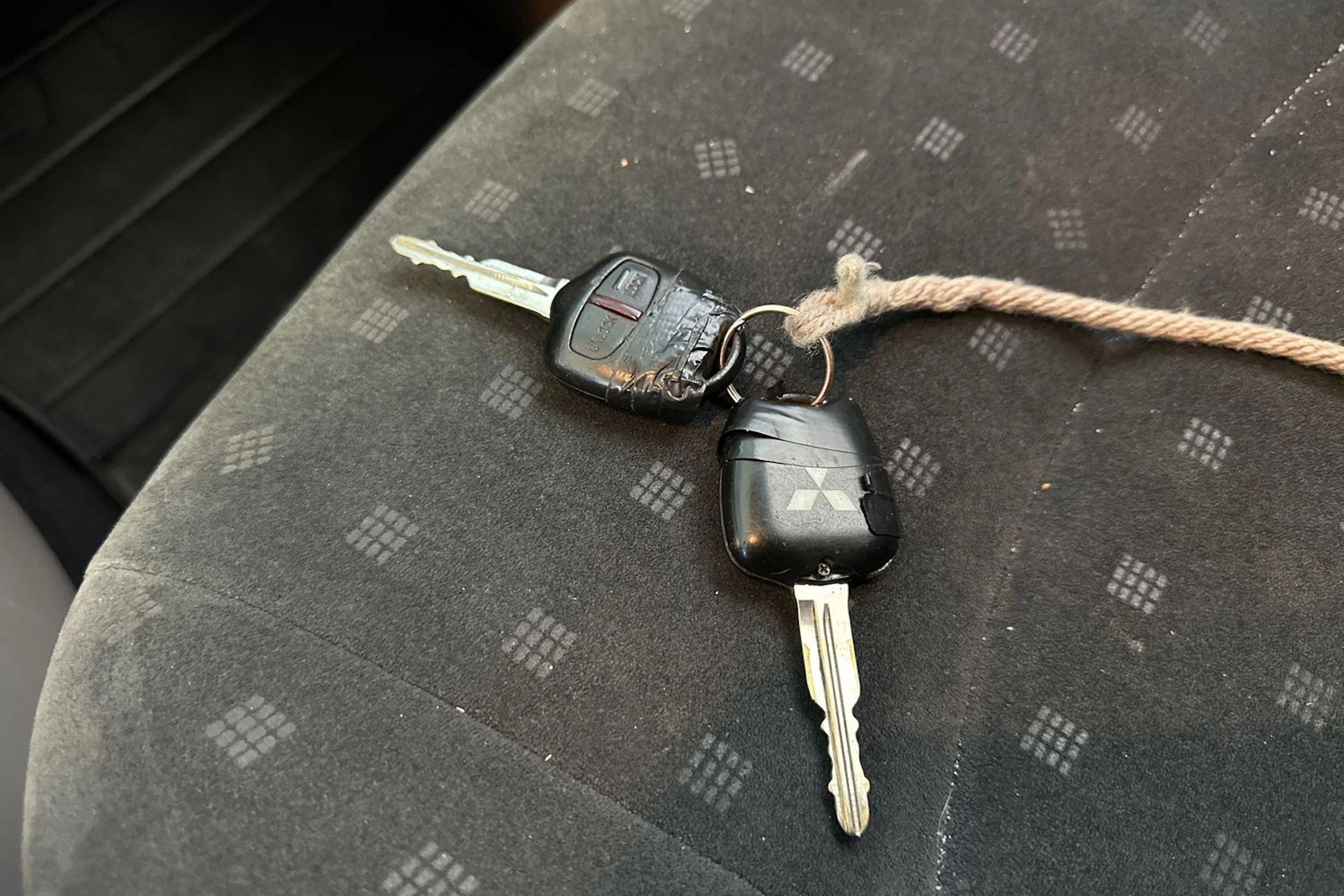 harmaa Mitsubishi Grandis 2004 kuva 20.