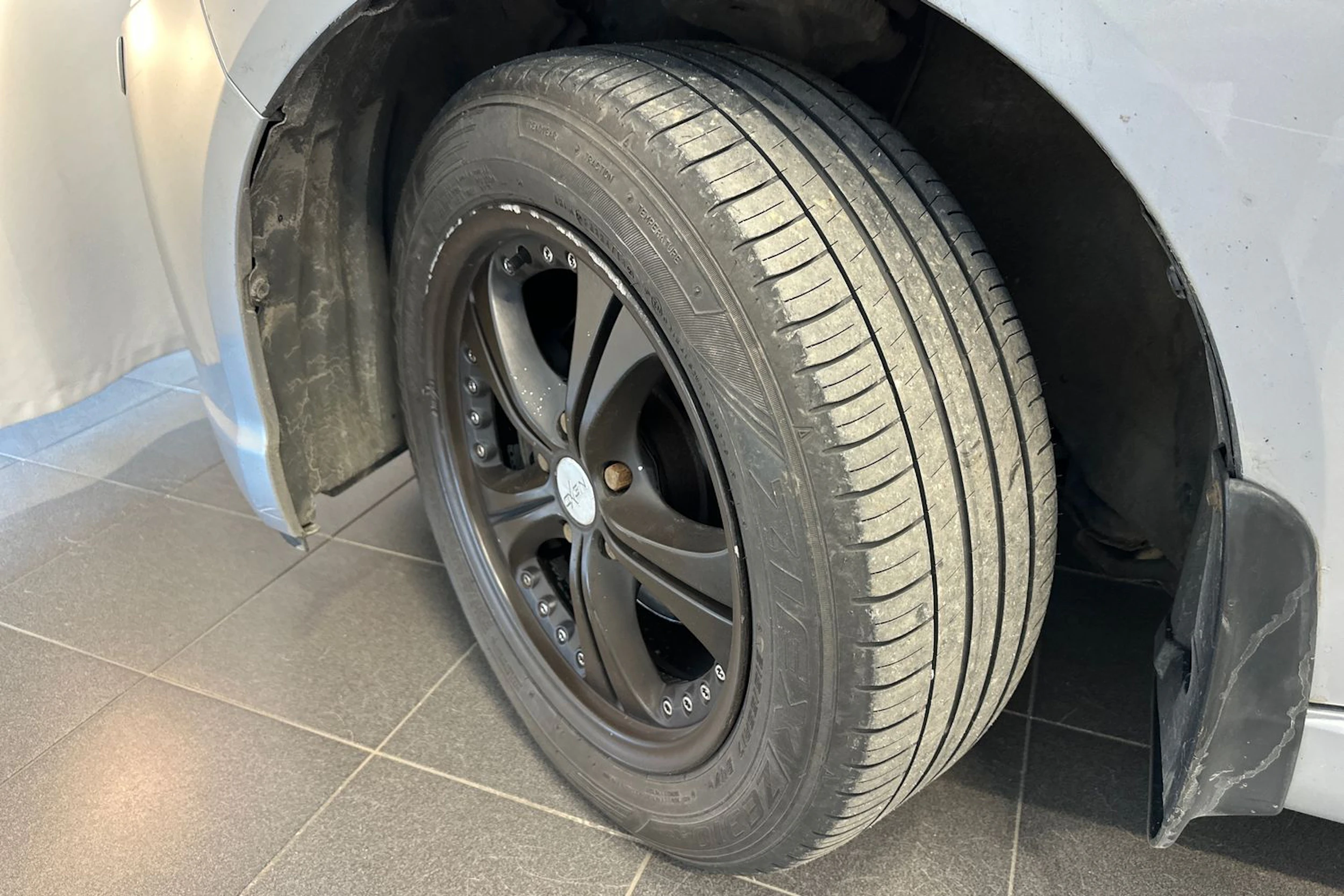 harmaa Mitsubishi Grandis 2004 kuva 22.