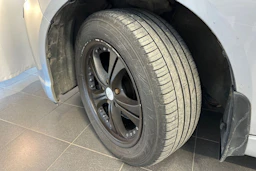 harmaa Mitsubishi Grandis 2004 kuva 22.