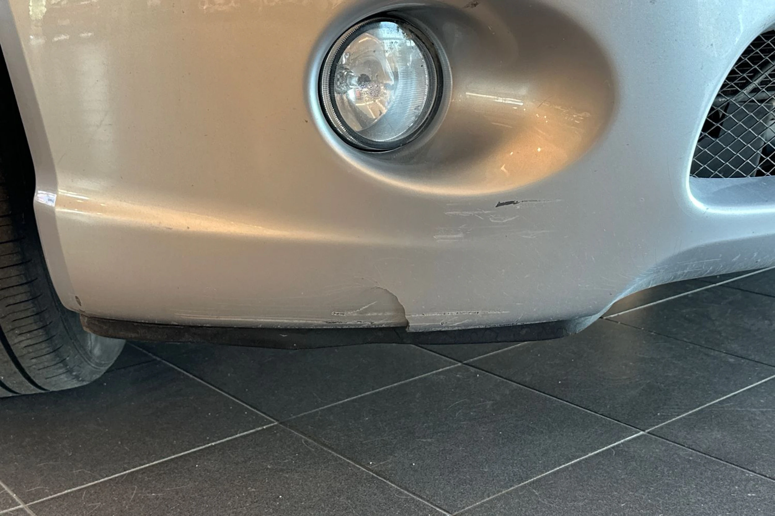 harmaa Mitsubishi Grandis 2004 kuva 30.