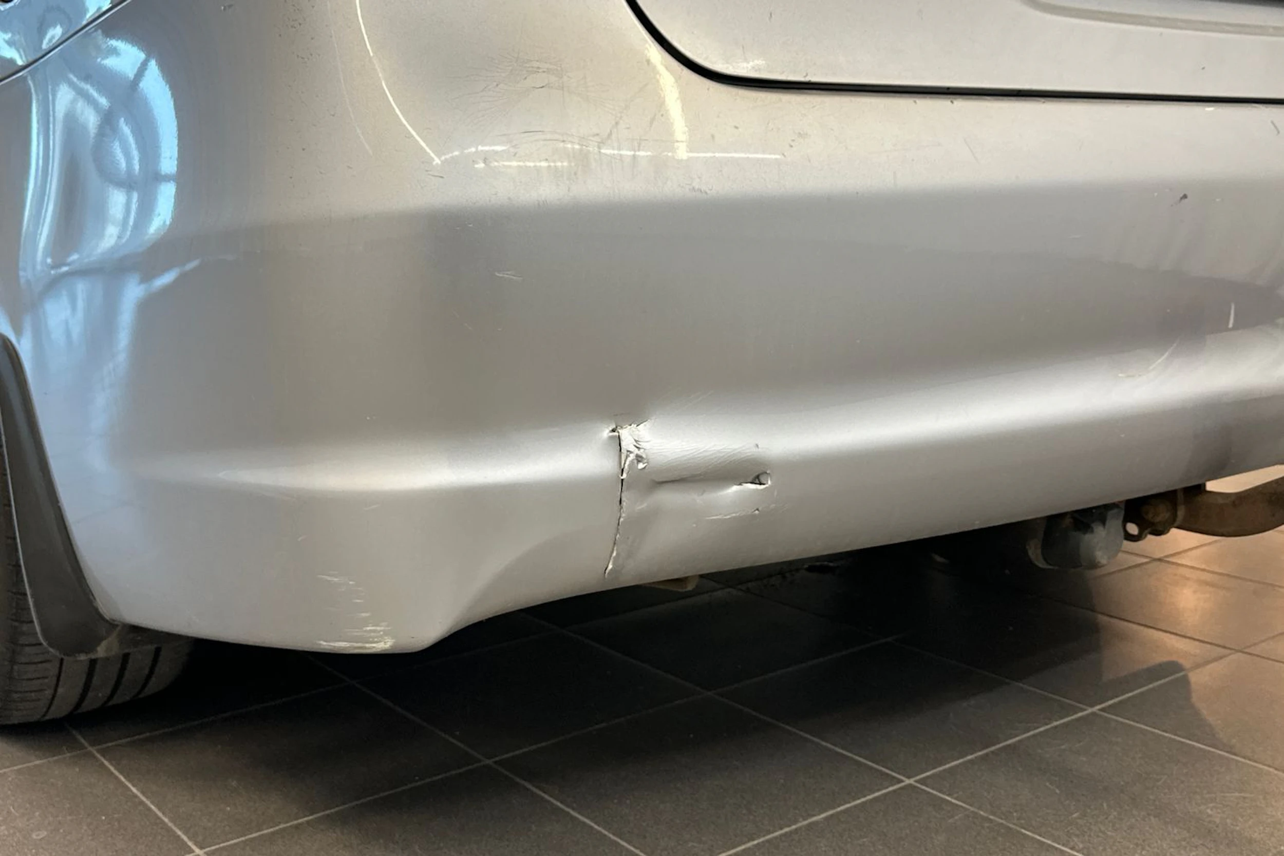 harmaa Mitsubishi Grandis 2004 kuva 32.