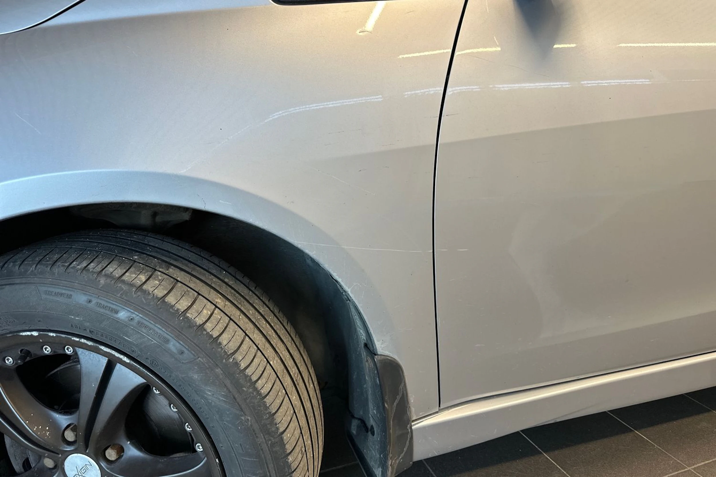 harmaa Mitsubishi Grandis 2004 kuva 33.