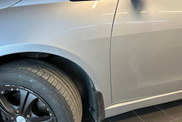 harmaa Mitsubishi Grandis 2004 kuva 33.