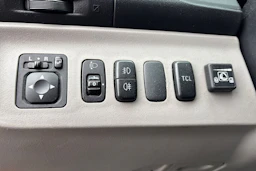 Punainen Mitsubishi Grandis 2009 kuva 11.