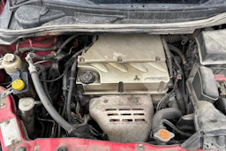 Punainen Mitsubishi Grandis 2009 kuva 22.