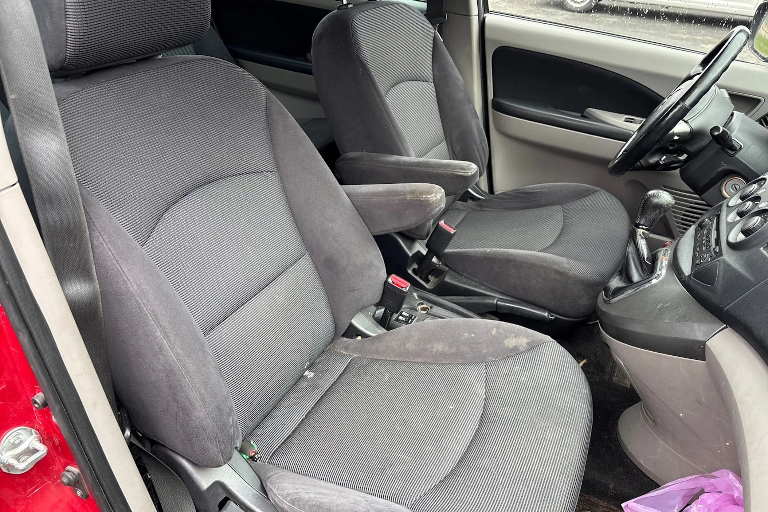 Punainen Mitsubishi Grandis 2009 kuva 24.