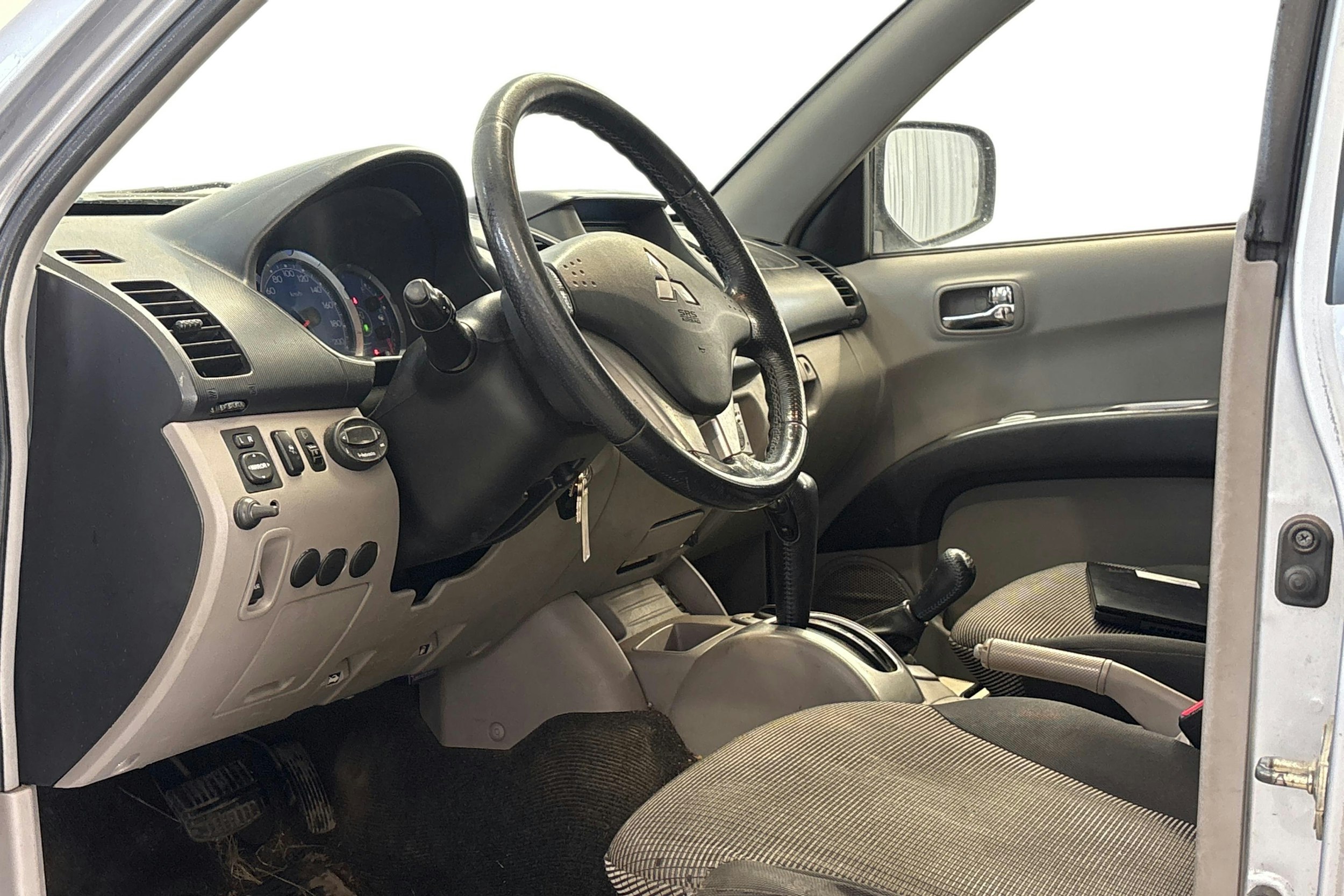 hopea Mitsubishi L200 2006 kuva 3.