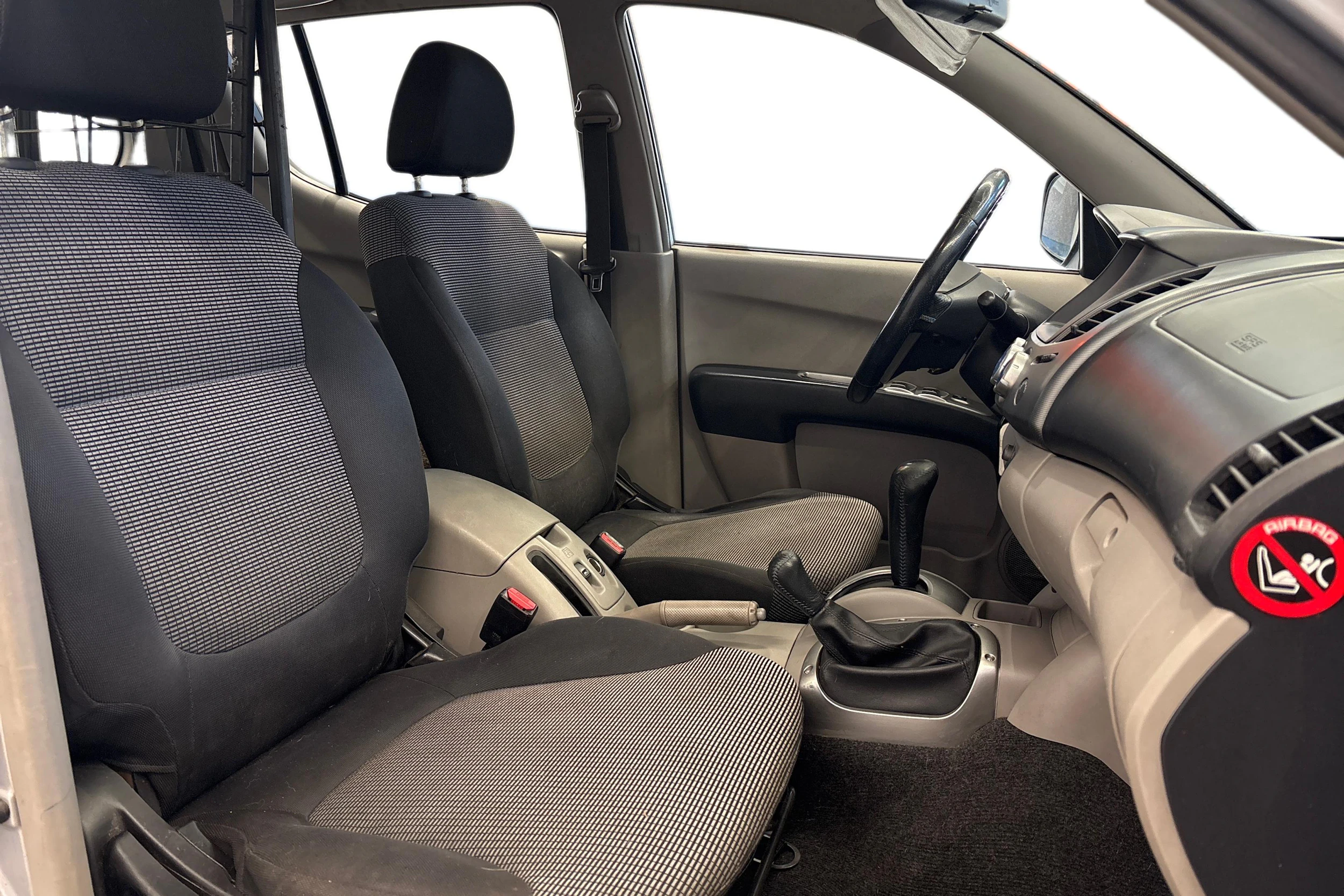 hopea Mitsubishi L200 2006 kuva 9.