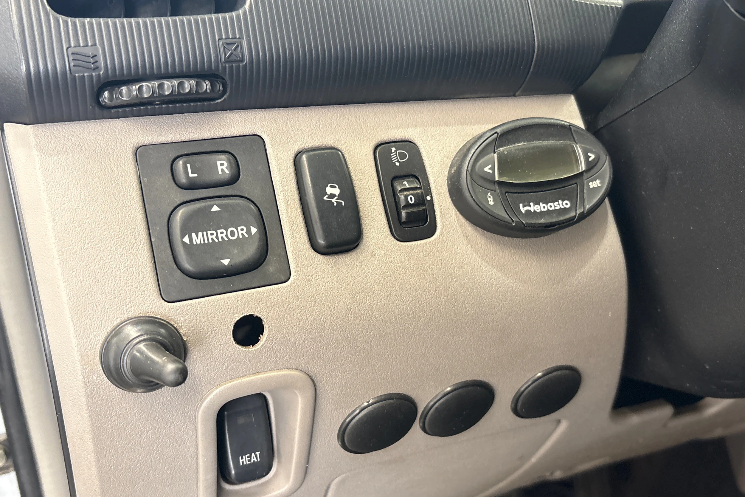 hopea Mitsubishi L200 2006 kuva 13.