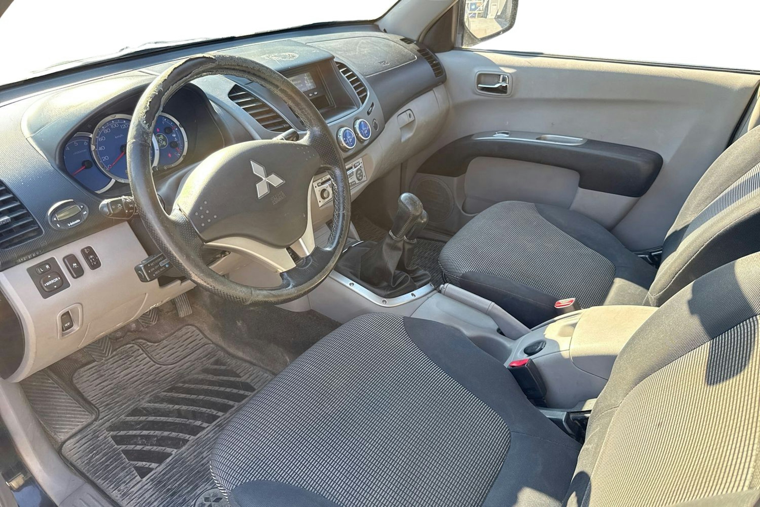 musta Mitsubishi L200 2007 kuva 3.