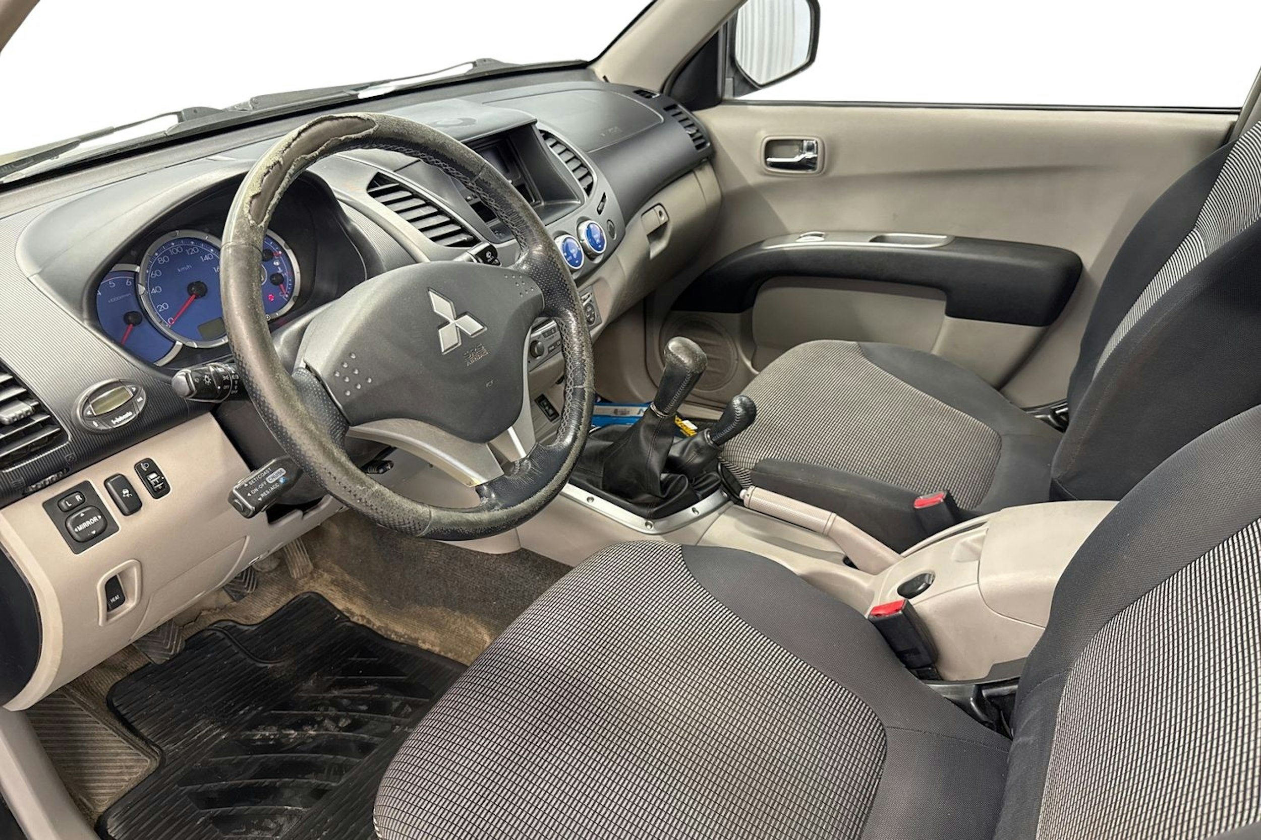 musta Mitsubishi L200 2007 kuva 7.