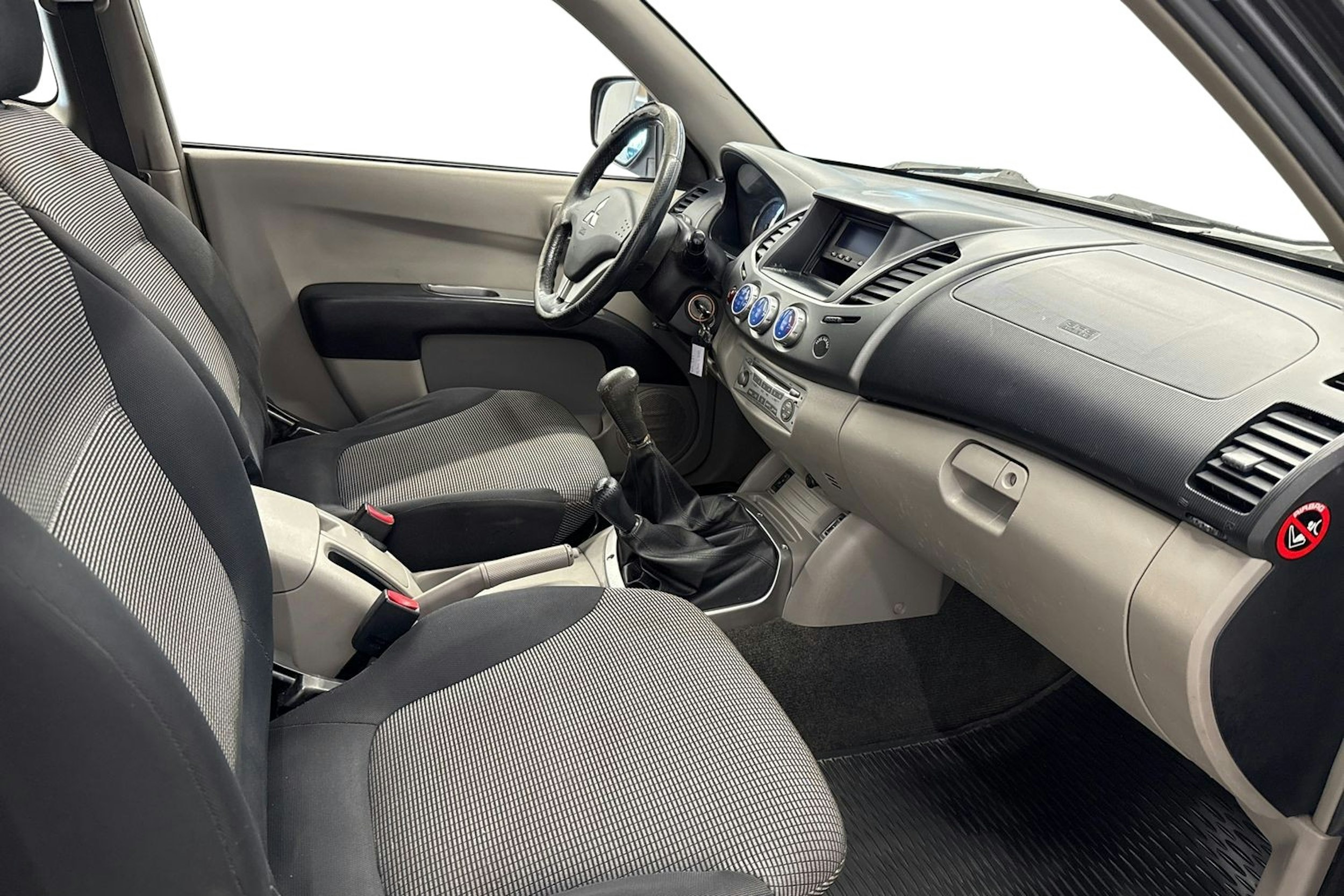 musta Mitsubishi L200 2007 kuva 9.