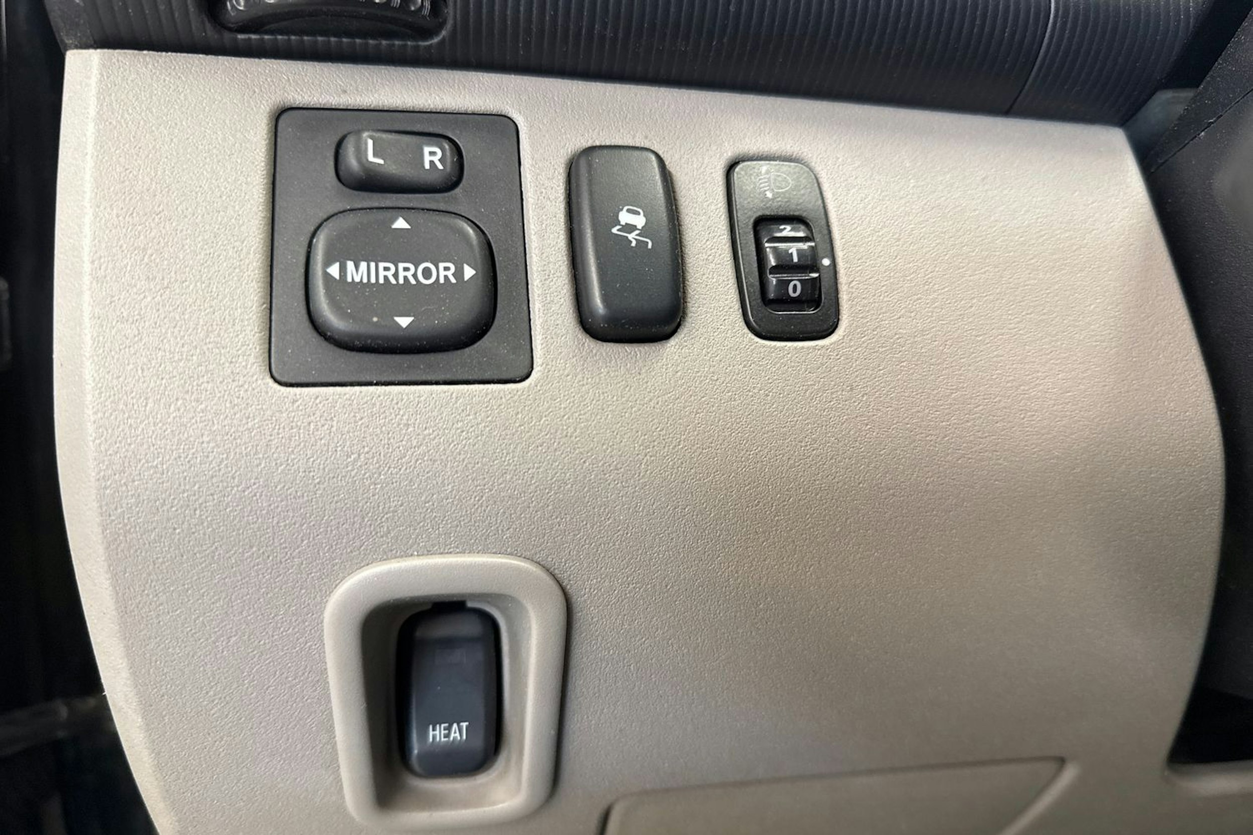 musta Mitsubishi L200 2007 kuva 16.