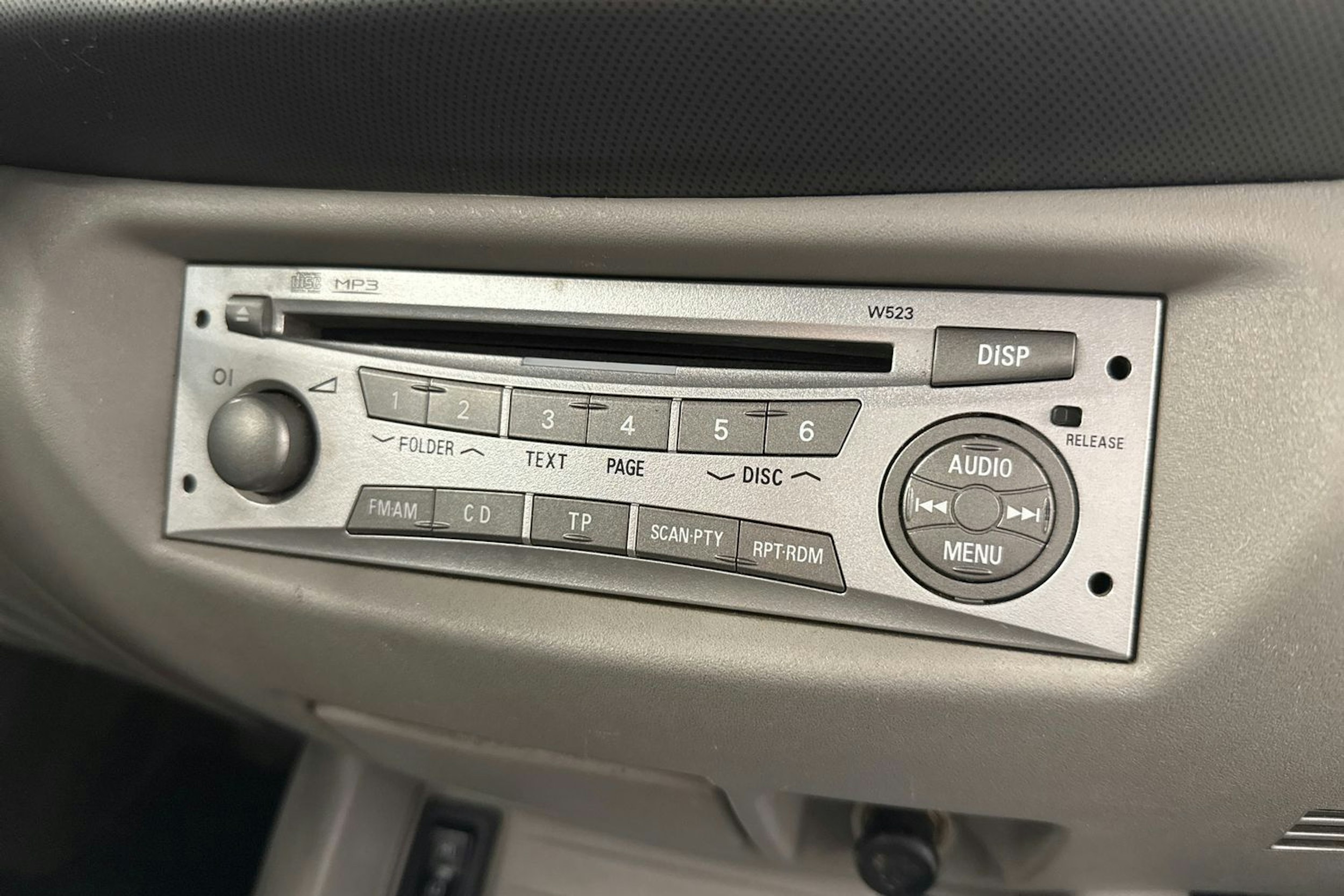 musta Mitsubishi L200 2007 kuva 19.