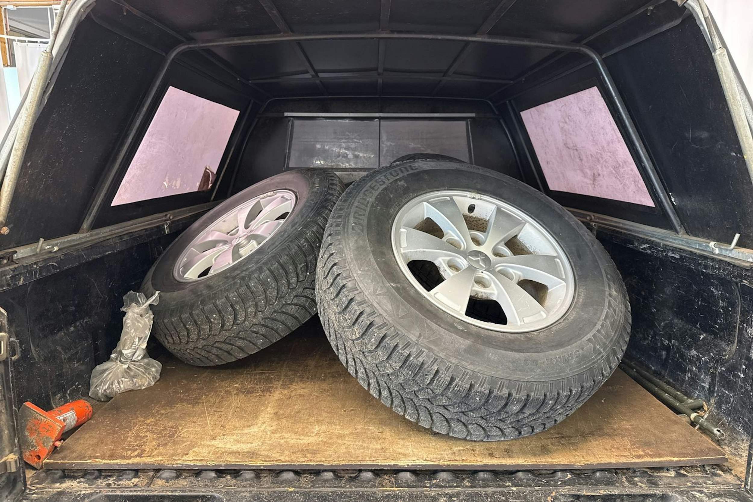 musta Mitsubishi L200 2007 kuva 21.