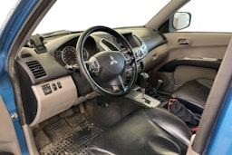 Sininen Mitsubishi L200 2011 kuva 3.