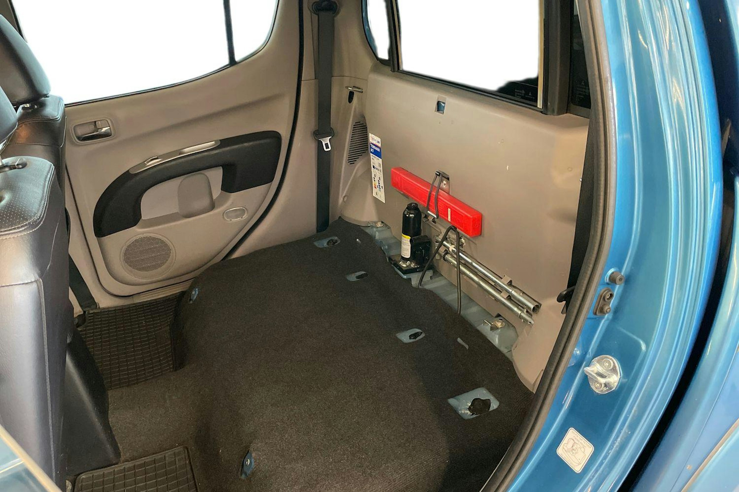 Sininen Mitsubishi L200 2011 kuva 10.