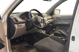 valkoinen Mitsubishi L200 2012 kuva 3.