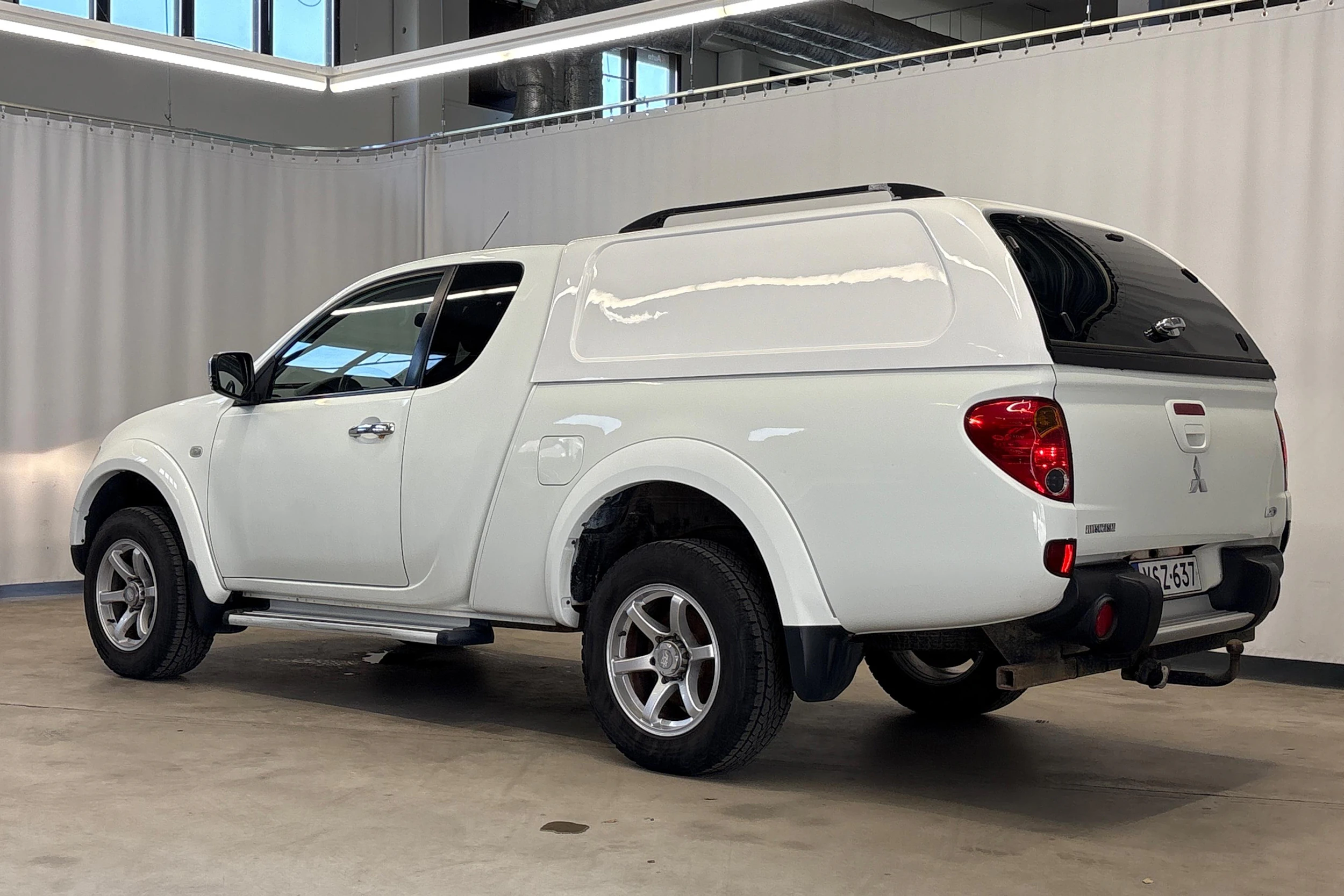 valkoinen Mitsubishi L200 2012 kuva 7.